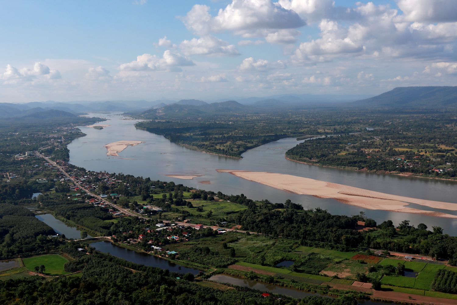 Laos issues new decree on dams