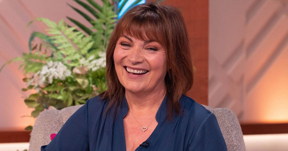 Lorraine Kelly offers to pose naked on TV for new painting series
