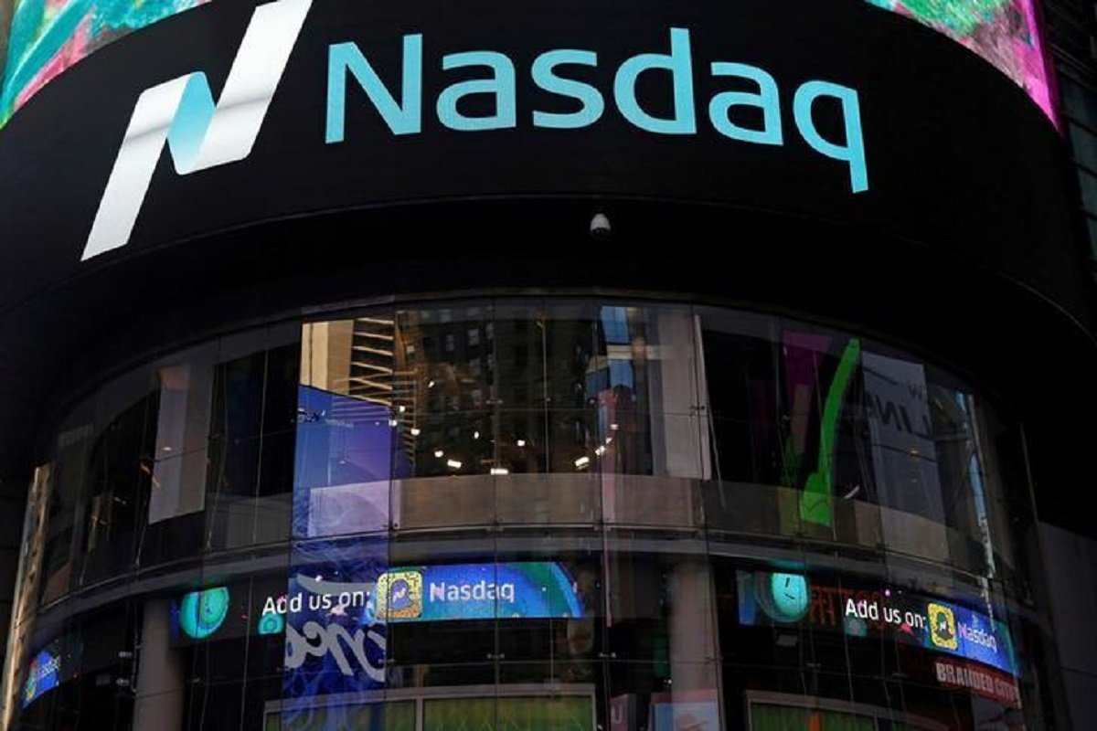 Apple, Facebook drive Nasdaq futures higher as earnings roll in