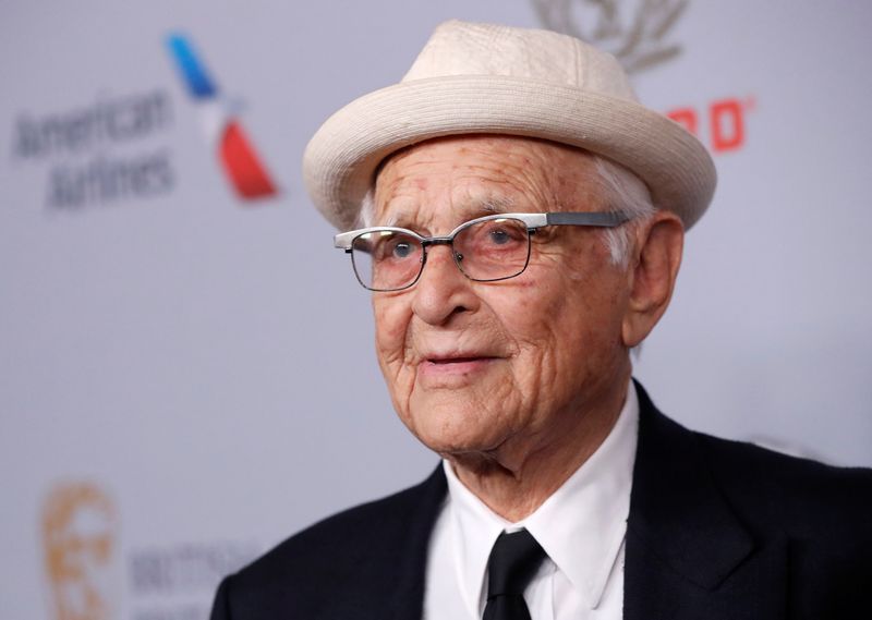 Tv legend Norman lear honored at golden globes