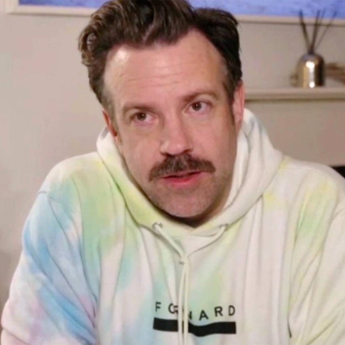 Find Out the Sweet Story Behind Jason Sudeikis' Tie-Dye Hoodie at the 2021 Golden Globes