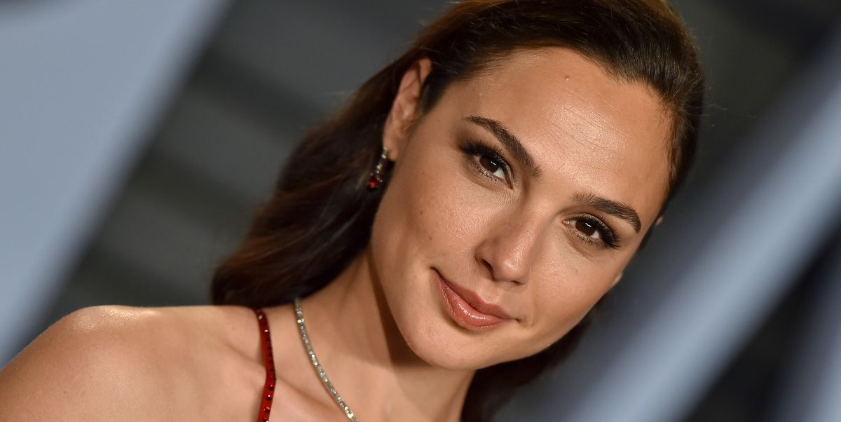 Wonder Woman's Gal Gadot got a curly bob and we're obsessed