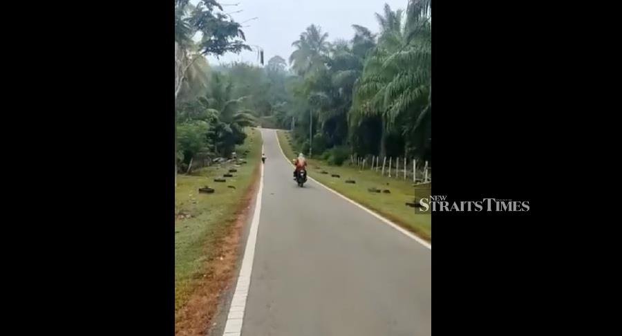 Watch: Primary 1 boy with first-day jitters flees Pahang school, pursued by guard