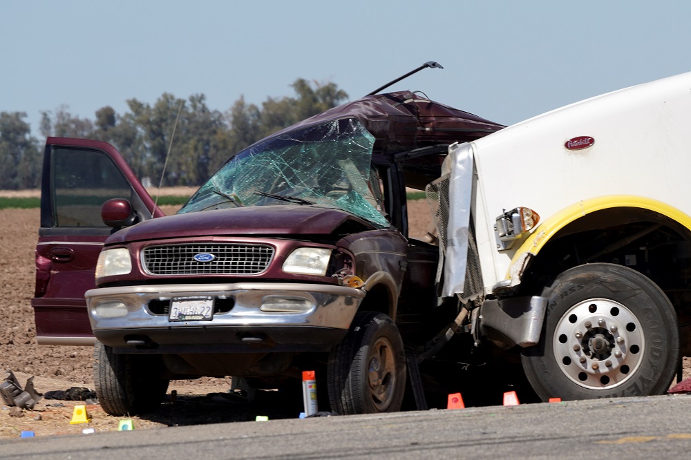 Thirteen die in collision of truck, crowded SUV near US-Mexico border