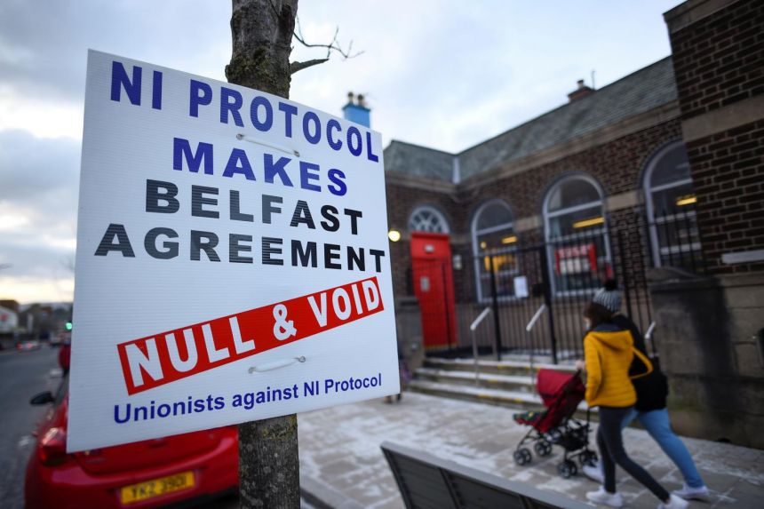 Northern Irish loyalist paramilitaries withdraw support for 1998 peace deal: Media