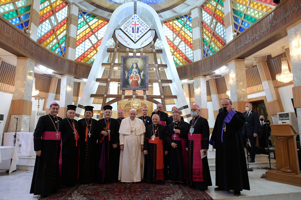 Pope urges Iraqis to shun past violence and give peace a chance