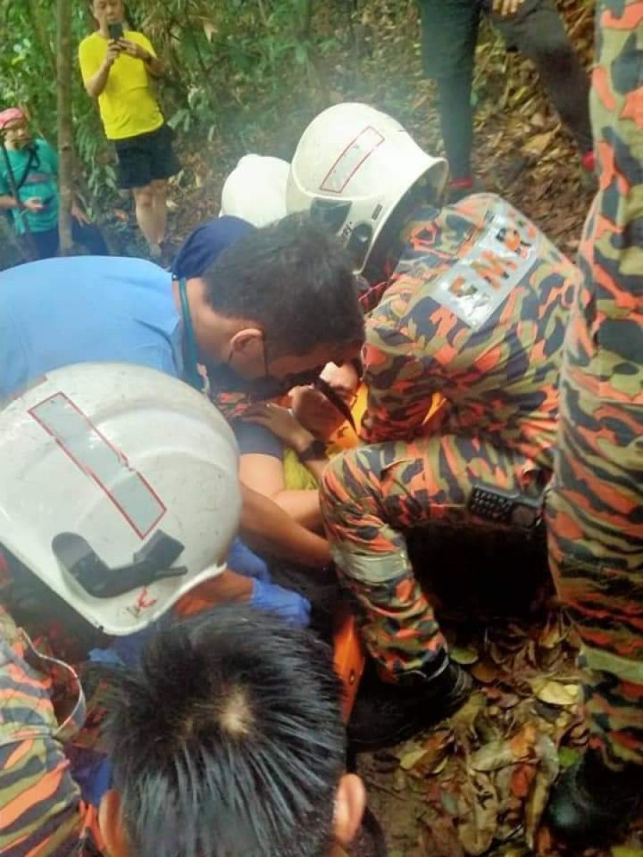 男子登山不慎跌伤　消拯员到场救援