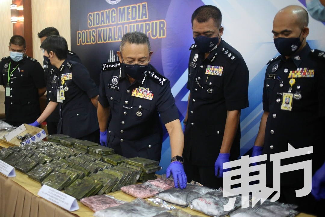 德士司机结伙贩毒　警捕4人起342万毒品