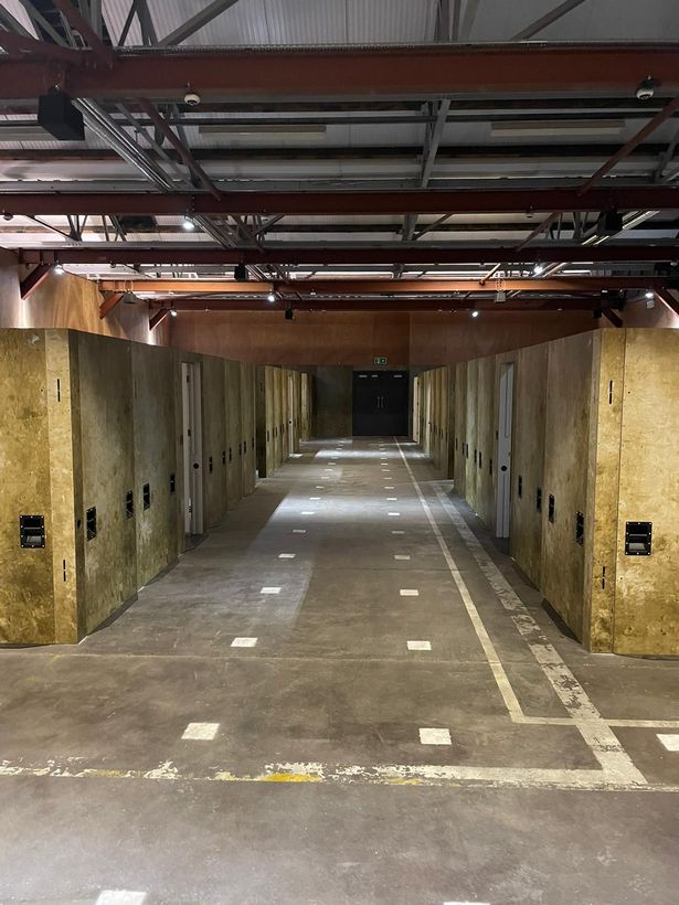 New "SimWall" gadget for paratroopers to use in "shoot-house" training centre