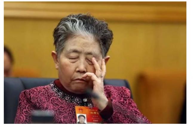 “老干妈”陶华碧再次出山 替儿子收拾烂摊子