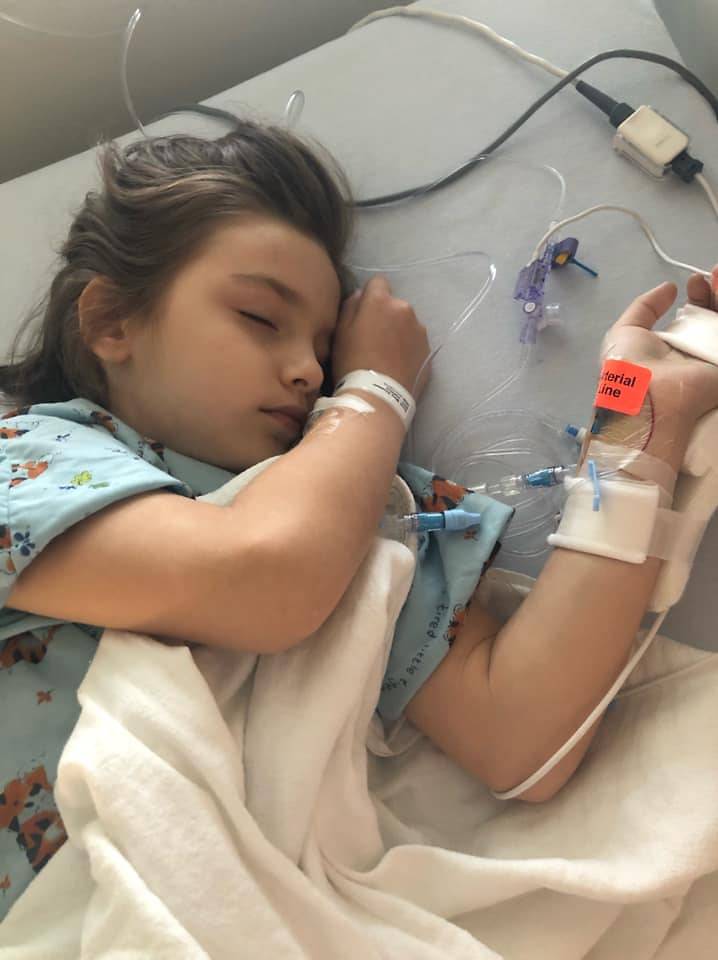 7-year-old girl sells lemonade to raise money for her own brain surgery in the US