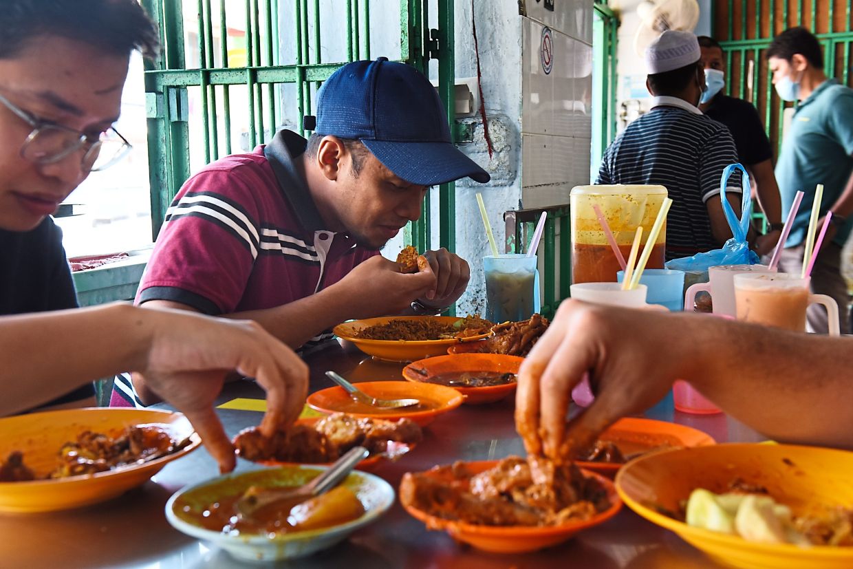 Nice to eat rice with the hand, say Asian experts