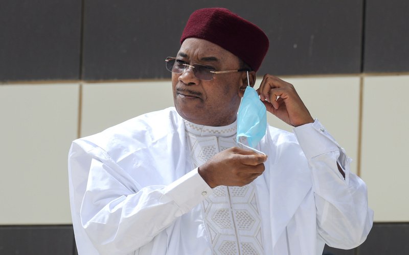 Niger’s president wins world’s biggest cash prize for leadership