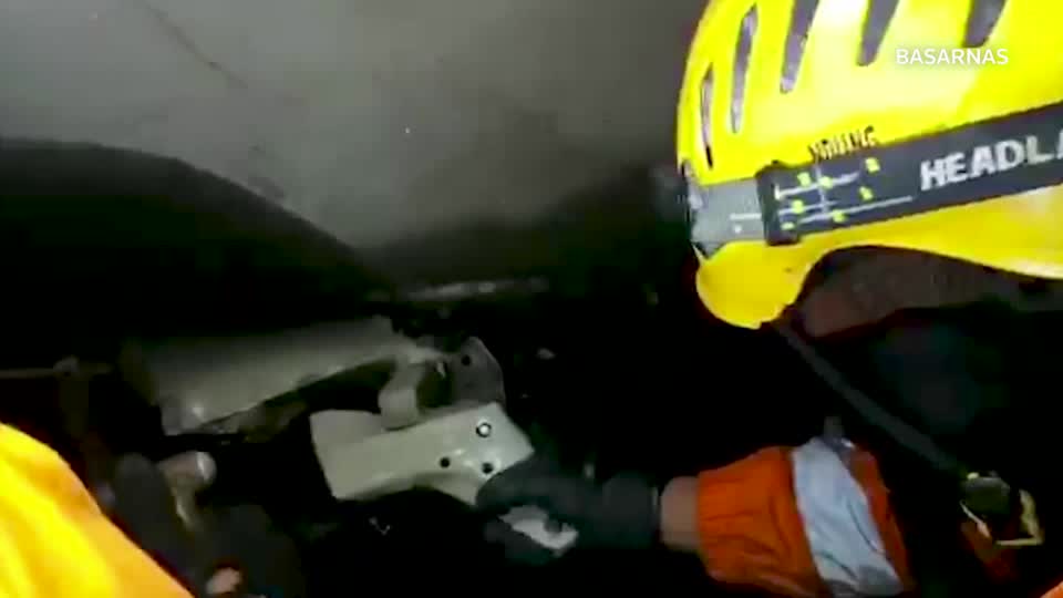 School bus plunges into ravine, killing 27