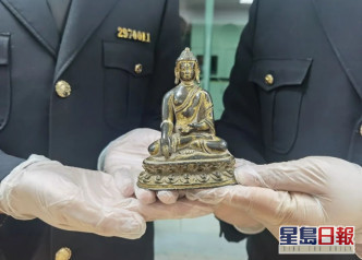 杭州机场海关查获清代龙袍 申报为「棉质刺绣女装上衣」