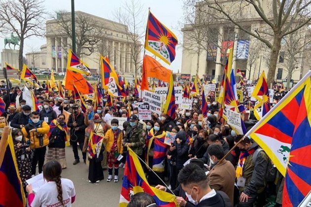 Over 1500 Tibetans protest in Paris against China