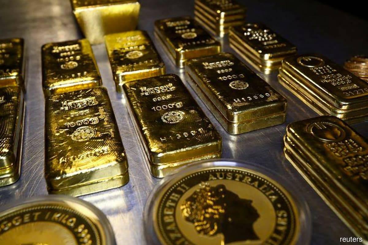 Gold prices edge up on new virus strain, stimulus-led inflation woes