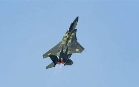 美国空军接收首架F-15EX战斗机