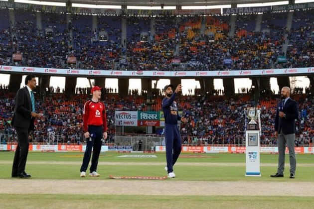 India opt to field in second T20I against England