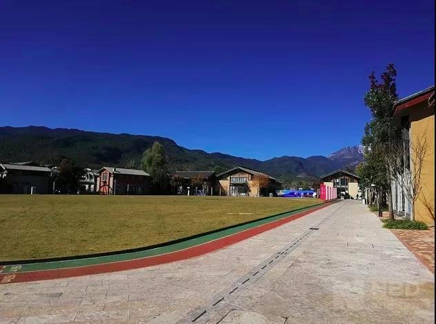 李亚鹏欠4000万 起底他的雪山小镇：半年只卖出26平