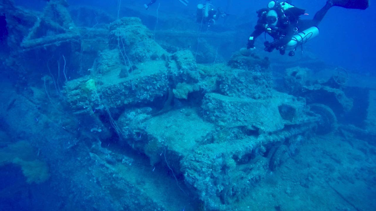 Diver Captures Sunken Japanese WW2 Tanks In Micronesia