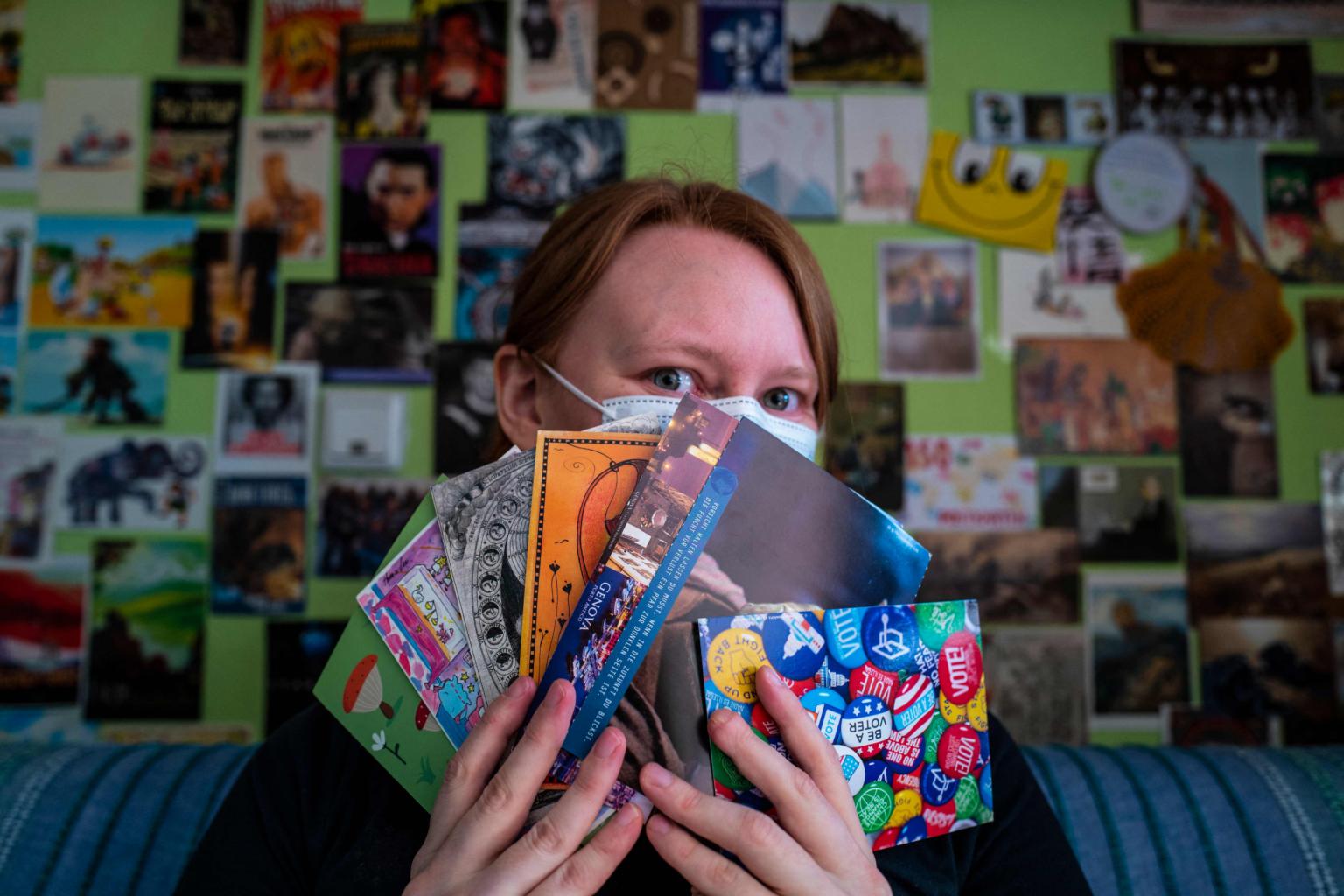 Postcards help Germans connect in coronavirus pandemic