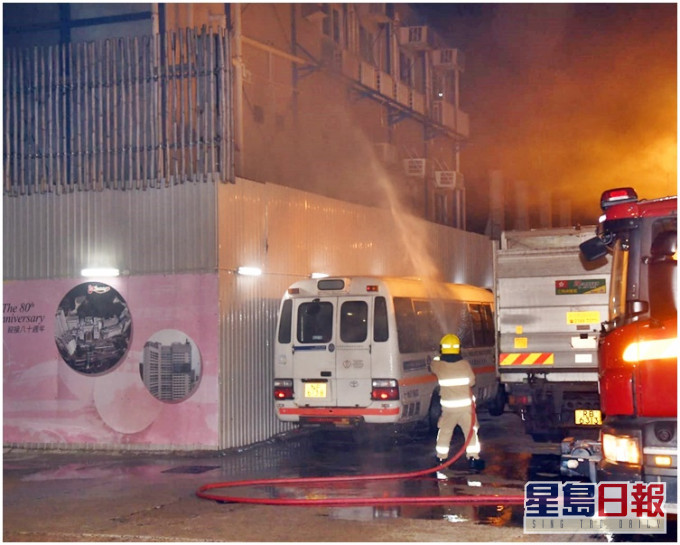 玛丽医院扩建地盘火警 急症室附近烟雾瀰漫