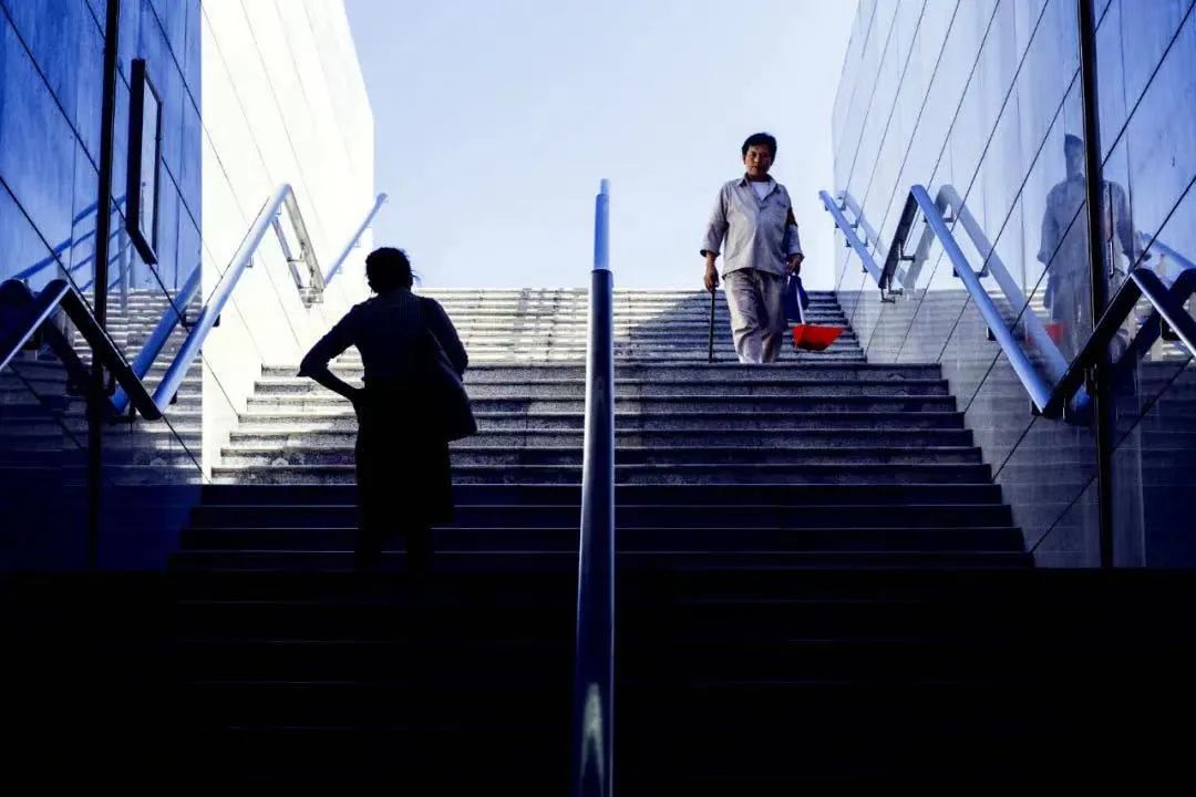 华人从小被教导的“少管闲事”：中国社会的群己权界