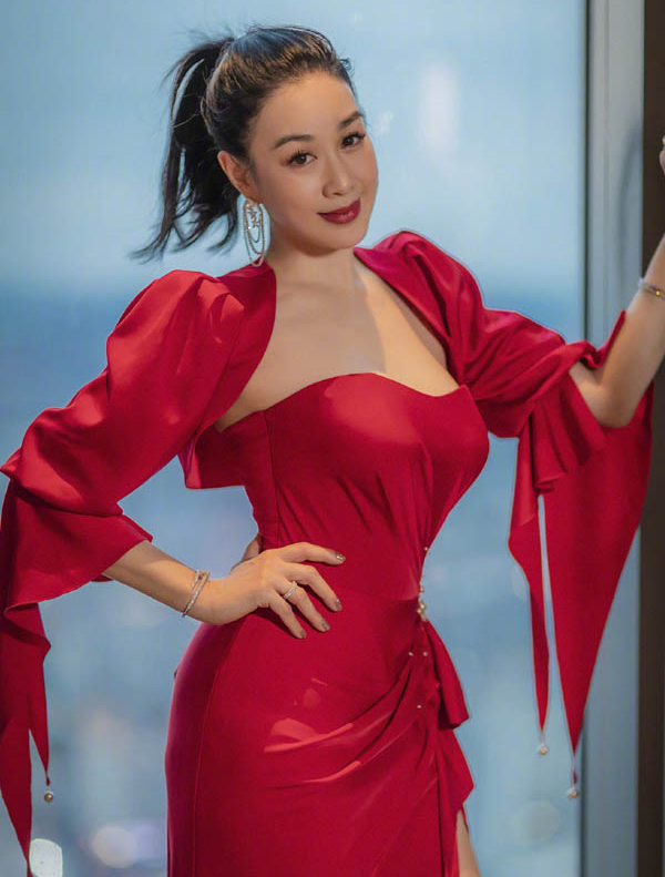 Video Of Christy Chung’s Husband Asking Her Why Her Outfit Is “So Revealing” Goes Viral