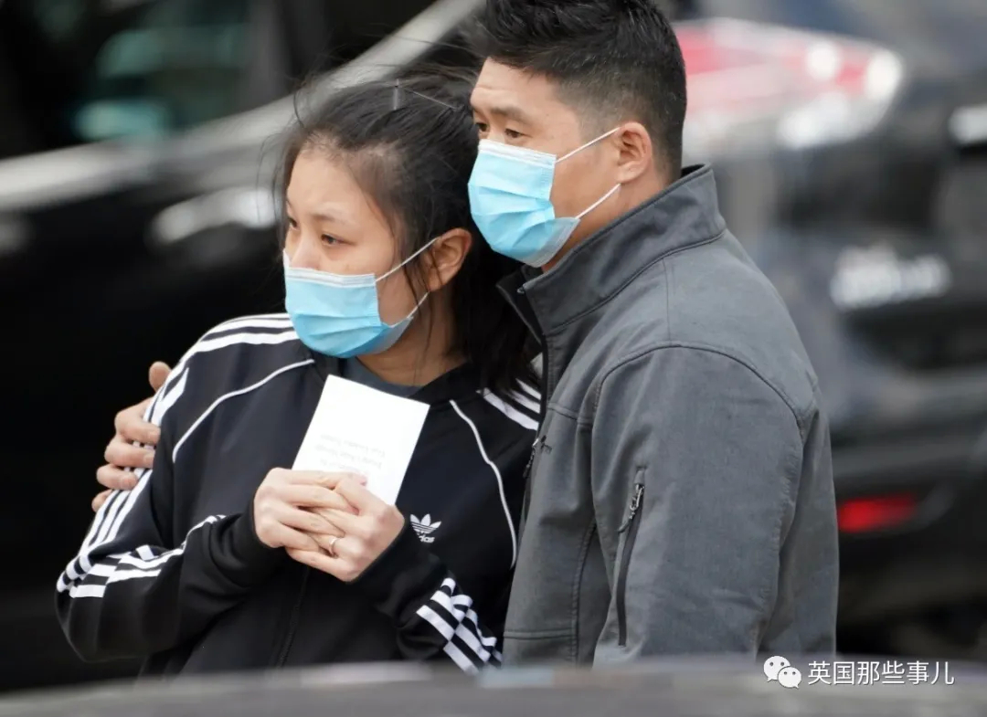 歹徒枪击了他的妻子，美国警察却冲来把他当凶手扣押2小时，因为他有色人种...（组图）