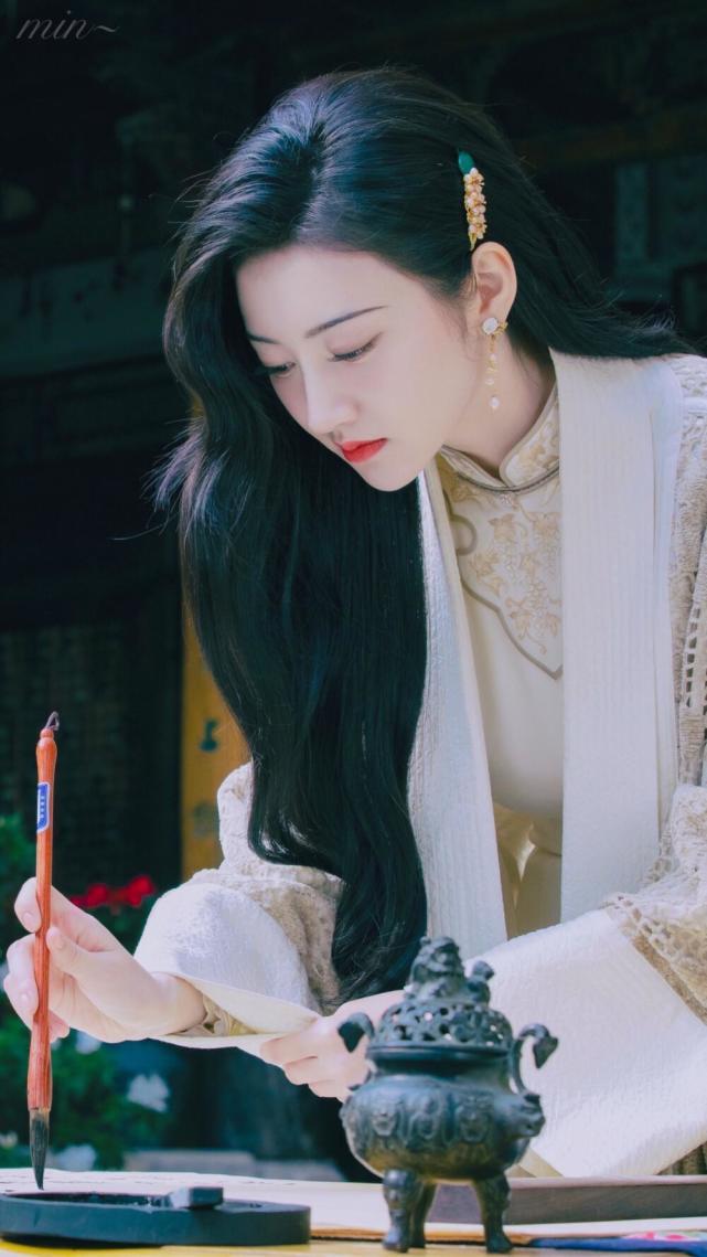 景甜出演《司藤》 又美又飒“人间富贵花” 搭档张彬彬 演蜜恋