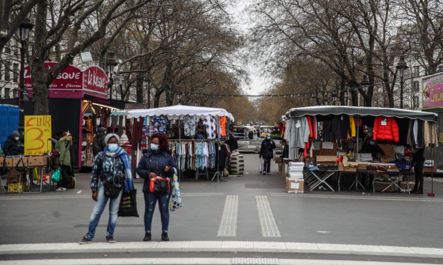 France's new Covid-19 cases accelerate despite new lockdown