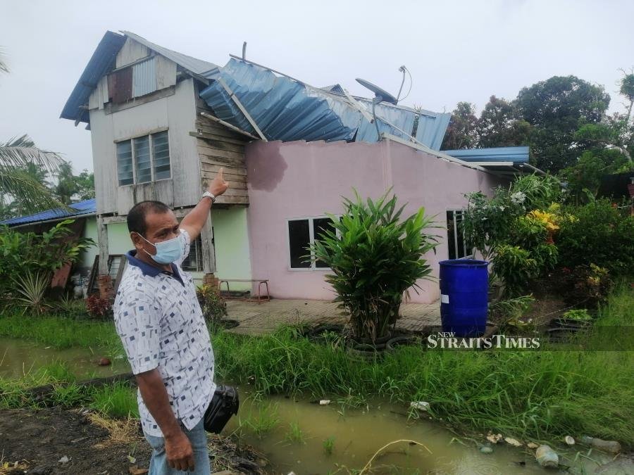 Storm damages houses in Kuala Kurau