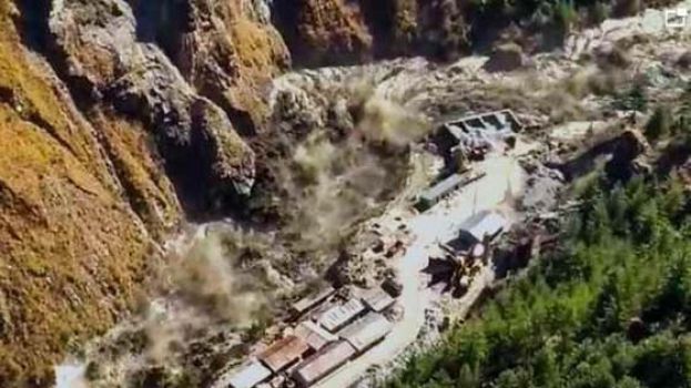 印度北阿肯德邦冰川断裂　引发山洪已致74人遇难
