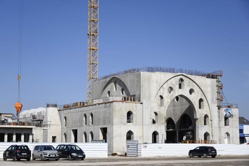 Row erupts in France over state funding for mosque