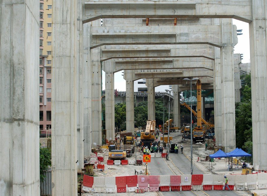 Efforts to remove gantry crane stucture underway at SUKE accident site