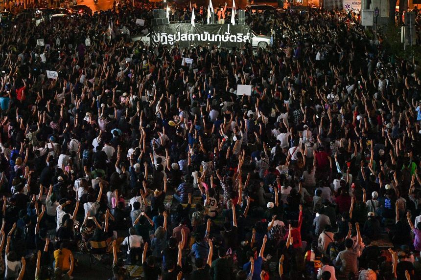 Thousands of Thai protesters demand monarchy reform, release of jailed leaders