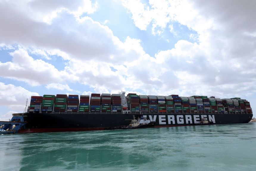 US military offers to help in blocked Suez Canal