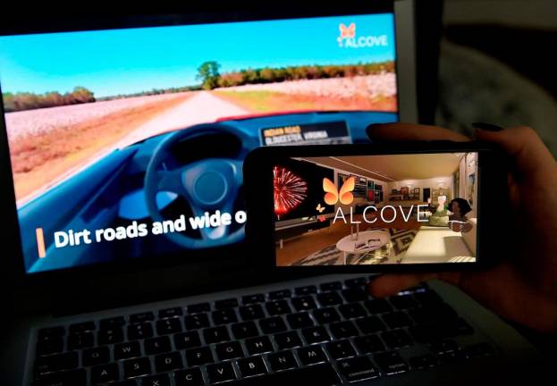 Pandemic fuels travel boom- in virtual reality
