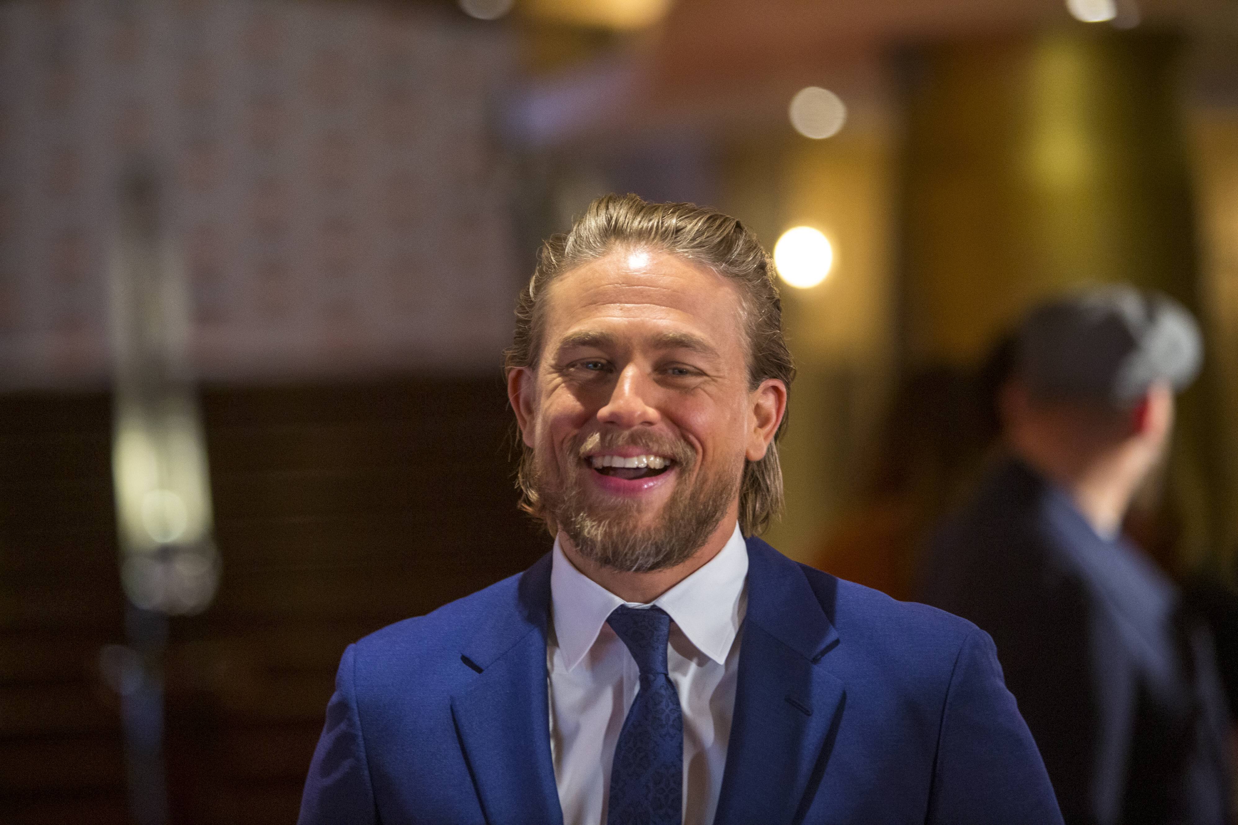 Charlie Hunnam Replaces Hugh Jackman In Wolverine Fan Trailer