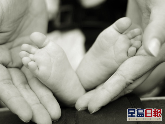 【维港会】儿夭折7年妻仍自称「妈妈」 夫抱怨被网民丧鬧