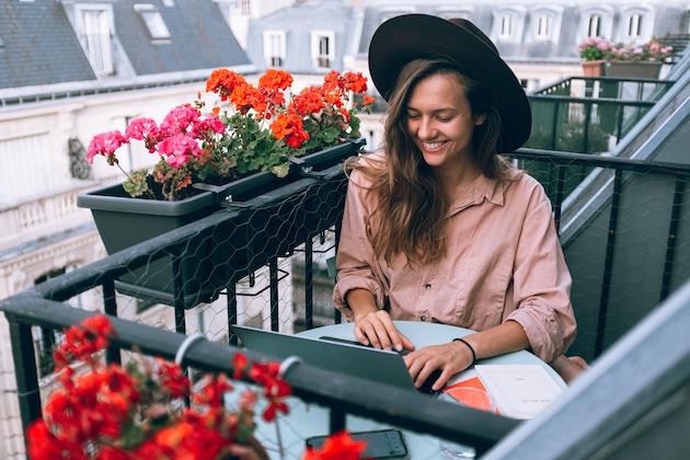 British banks cut office space, tell staff to 'work from anywhere'