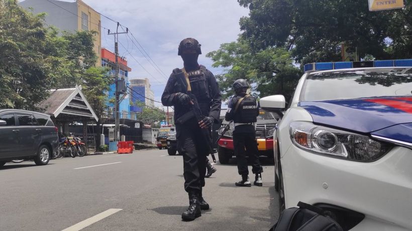 Makassar explosion: Worshippers wounded in Indonesian church bombing