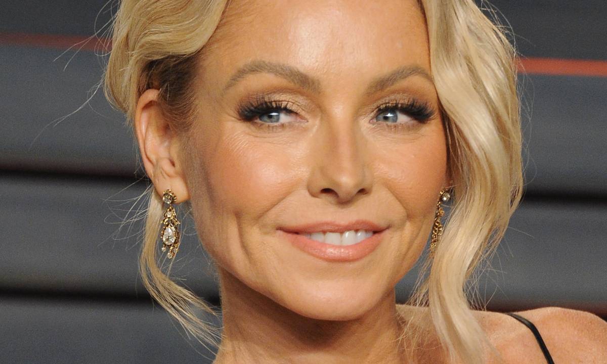 Kelly Ripa stuns in colourful bikini in gorgeous beach photo with Mark Consuelos