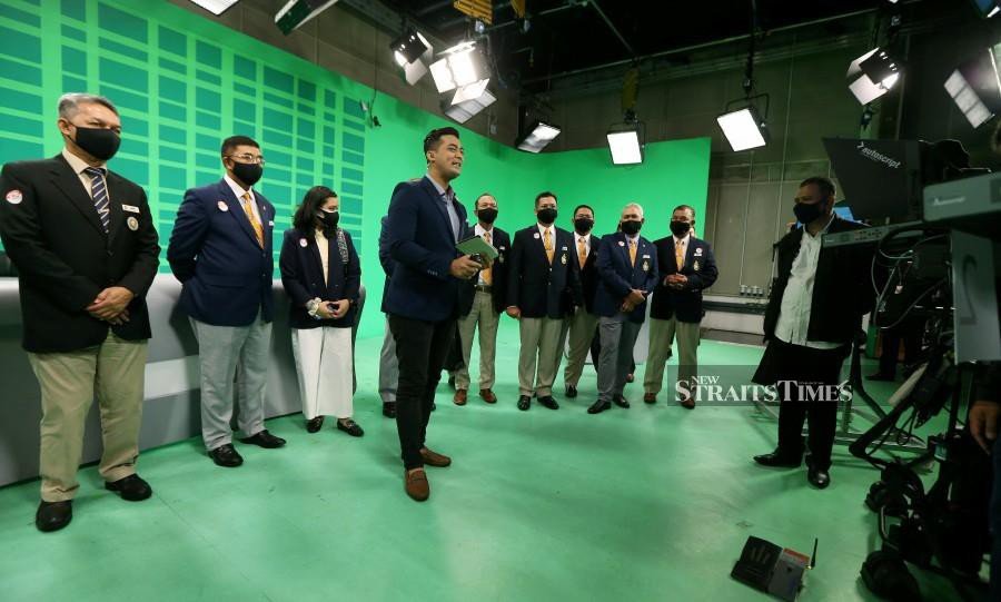 Senior army men 'grilled' by journalists