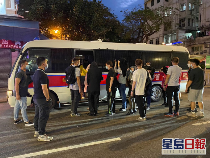 警捣元朗非法麻将赌档 拘19人包括48岁女东主