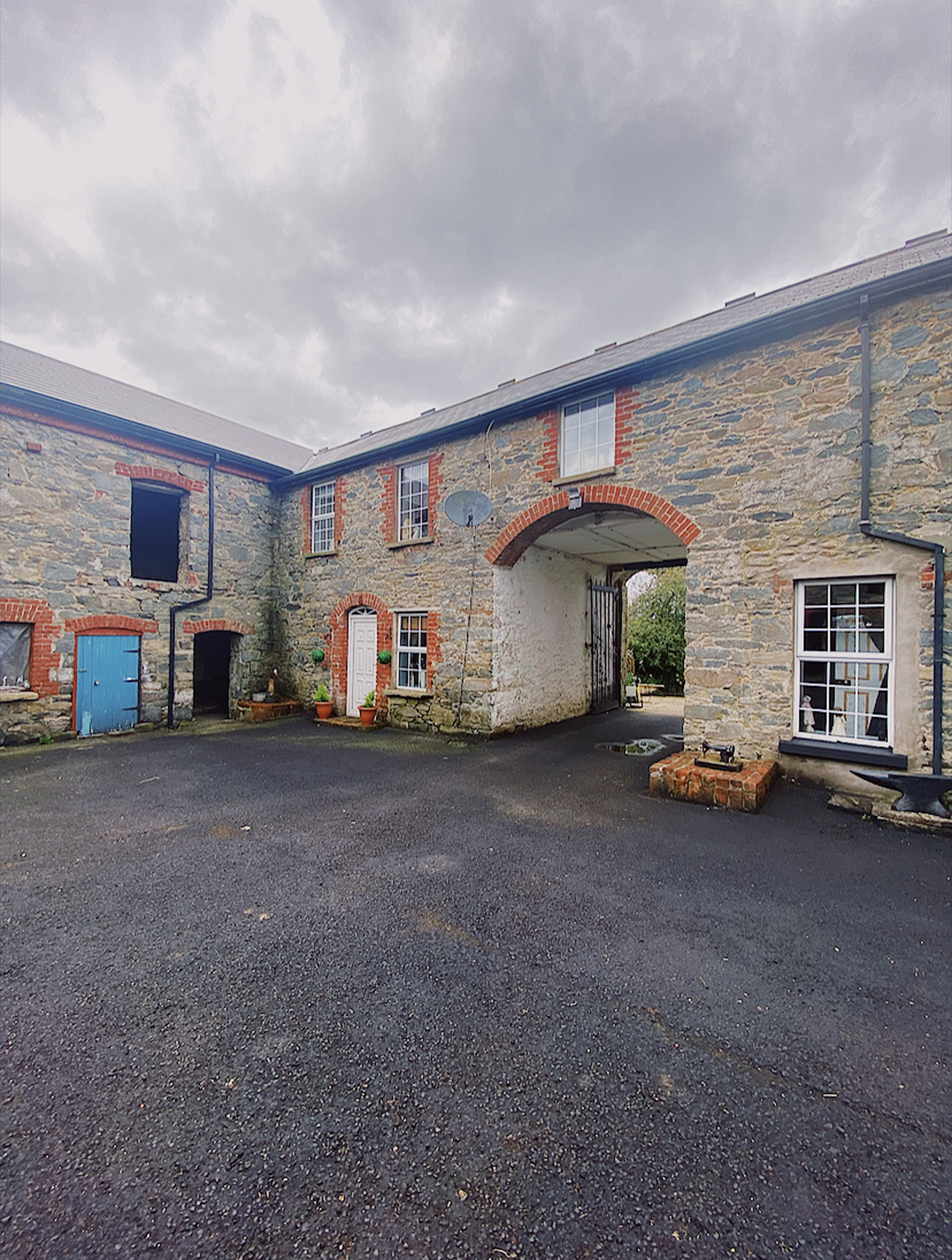 Pageant Queen Shares Injuries 'Inflicted By Ghosts' In 'Ireland's Most Haunted House'