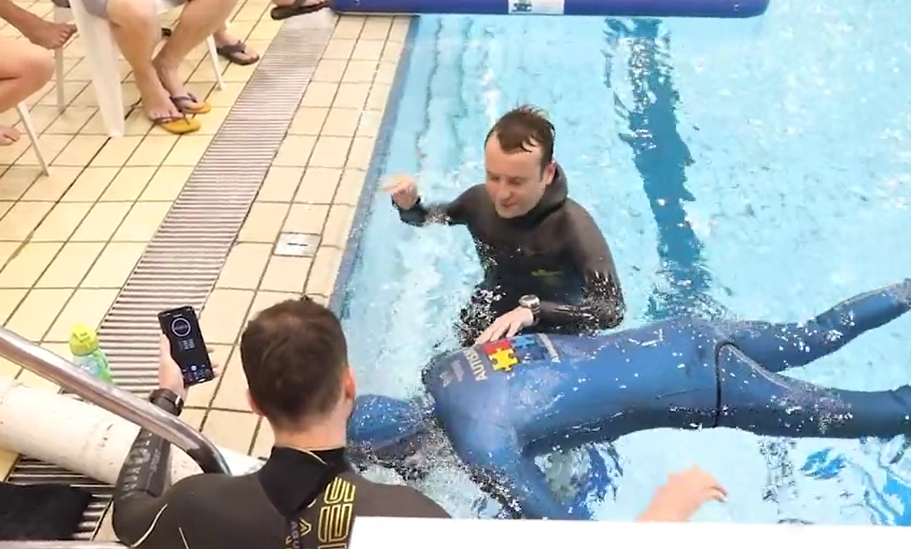 Diver Breaks Own Record Holding Breath For 24 Minutes And 33 Seconds