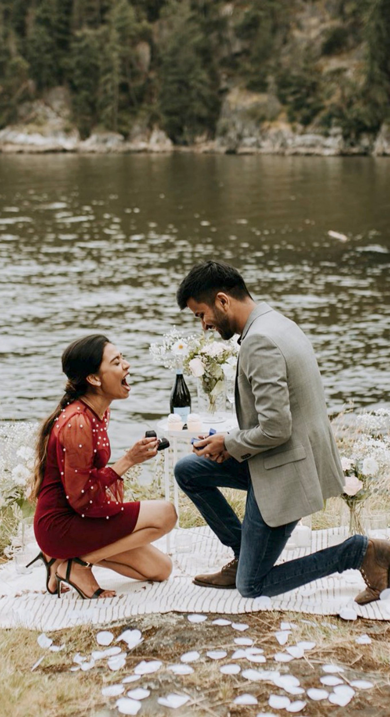 Couple both get same photographer involved in secret proposal plans – but end up asking at the exact same time
