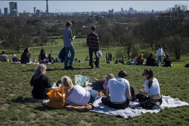 Britons urged to obey coronavirus restrictions amid warm weather